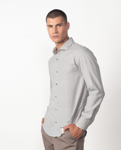 Camisa sport slim fit en estampado de algodón