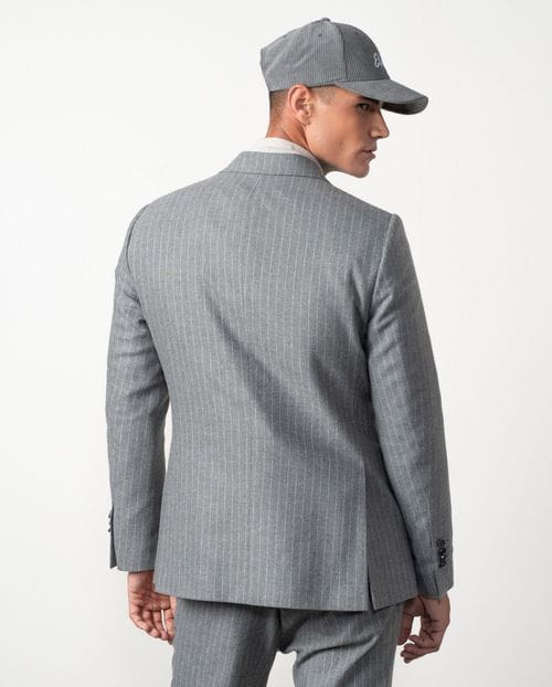 <p>Americana cruzada <em>slim fit desestructurada</em> en franela elástica de raya diplomática</p>