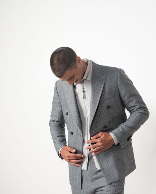 <p>Americana cruzada <em>slim fit desestructurada</em> en franela elástica de raya diplomática</p>