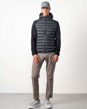 Ultra-lightweight quilded hooded jacket combining technical fabric and foam