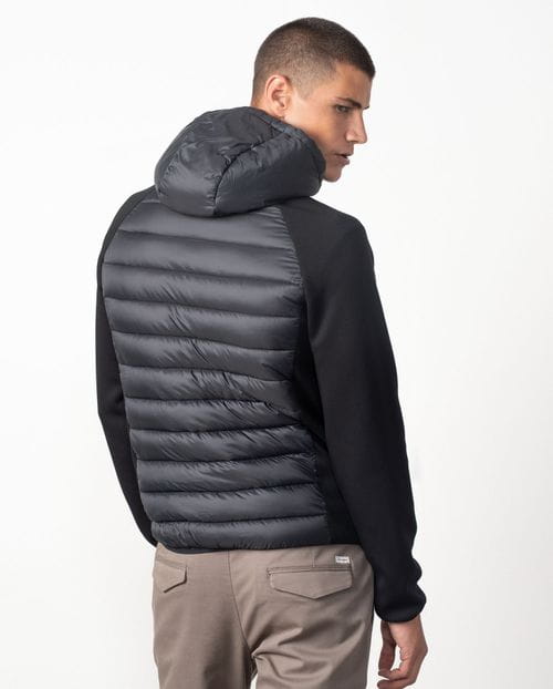 Ultra-lightweight quilded hooded jacket combining technical fabric and foam