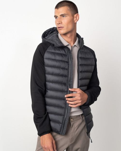 Ultra-lightweight quilded hooded jacket combining technical fabric and foam