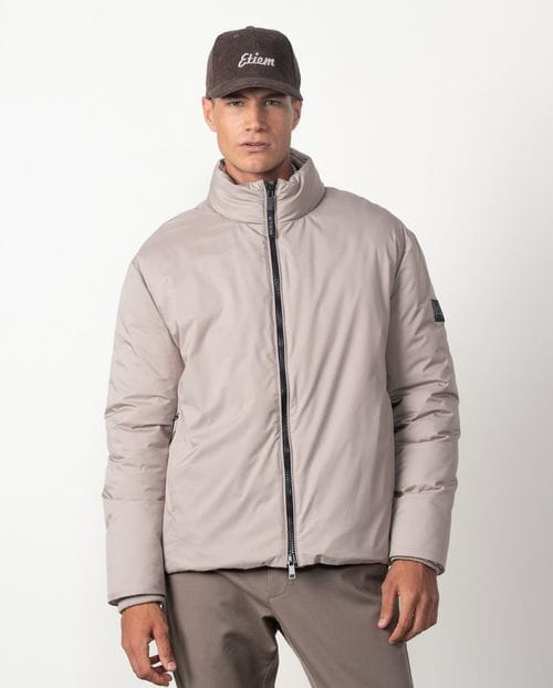 Quilted jacket with no external stitchings, ultra-lightweight stretch fabric