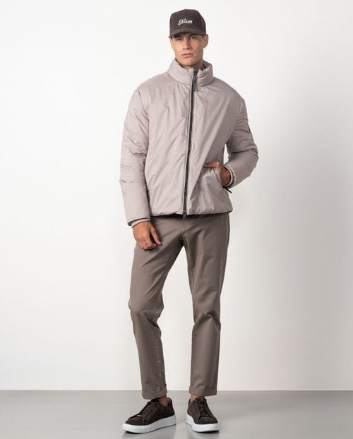 Quilted jacket with no external stitchings, ultra-lightweight stretch fabric