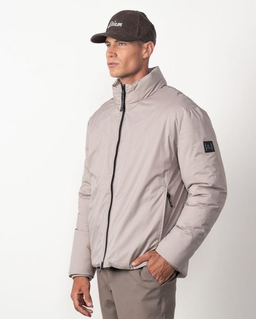 Quilted jacket with no external stitchings, ultra-lightweight stretch fabric