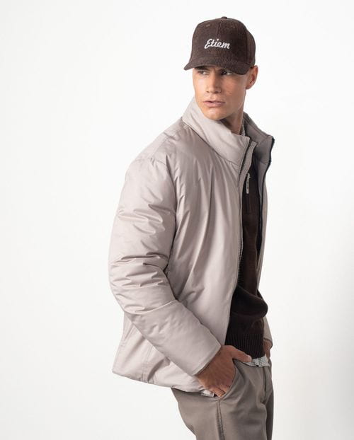 Quilted jacket with no external stitchings, ultra-lightweight stretch fabric