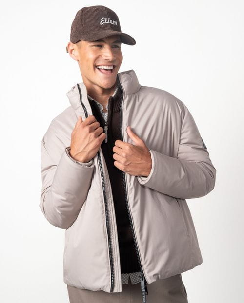 Quilted jacket with no external stitchings, ultra-lightweight stretch fabric