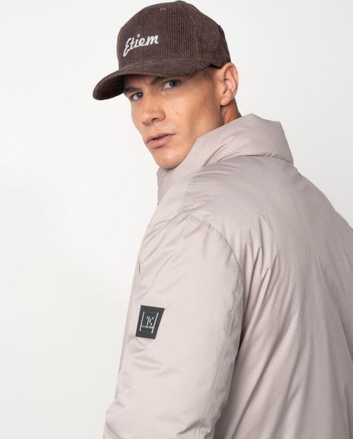 Quilted jacket with no external stitchings, ultra-lightweight stretch fabric