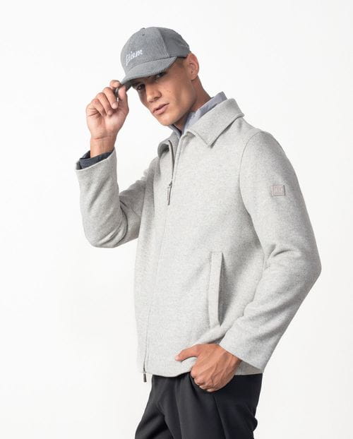 Short jacket in lightweight fabric with detachable collar