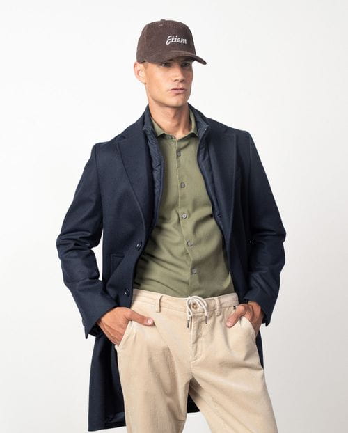 Abrigo corto con cuello-vista desmontable en paño liso de lana mezcla