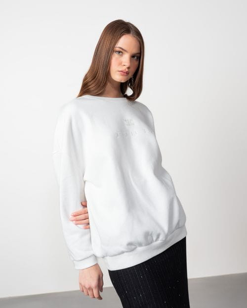 Sudadera 'oversize' con bordado en delantero y manga izquierda