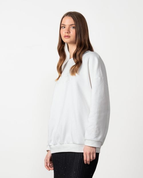 Sudadera 'oversize' con bordado en delantero y manga izquierda