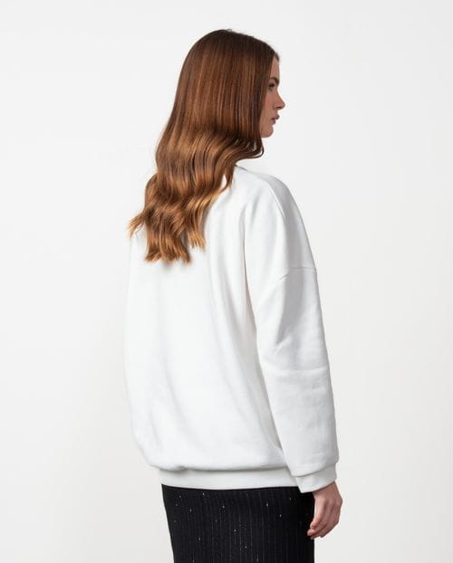 Sudadera 'oversize' con bordado en delantero y manga izquierda