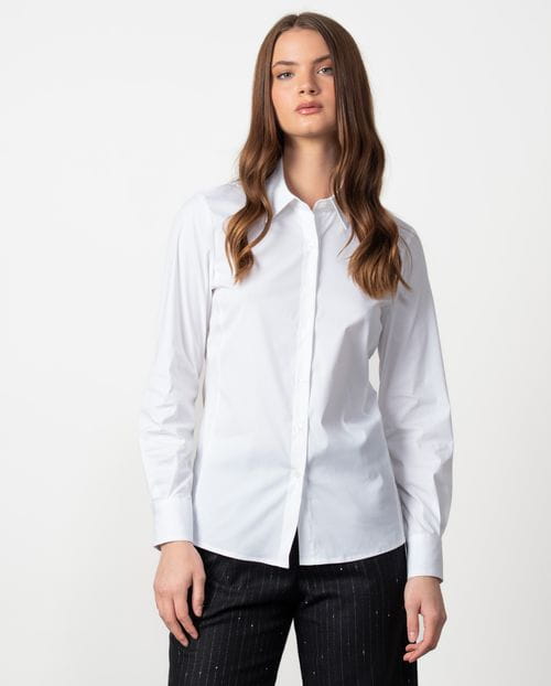 Fitted whit shirt in poplin cotton fabric with elastane