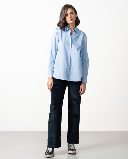 Camisa de popelín azul con rayas blancas y tostadas