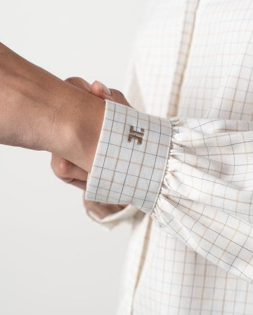 Shirt with round collar and puffed sleeve in windowpane check