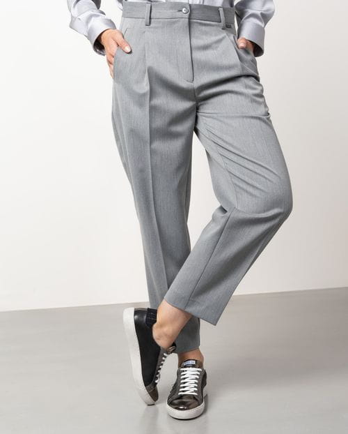 Pantalón 'barrel' tobillero con pinzas en lana fría de poliéster-viscosa lavable