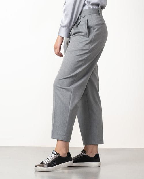 Cropped barrel trousers with pleats made in washable wool-style fabric of polieser-viscose