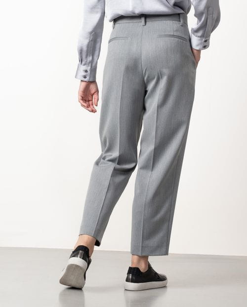 Pantalón 'barrel' tobillero con pinzas en lana fría de poliéster-viscosa lavable