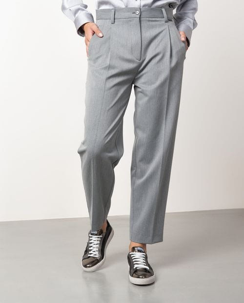 Cropped barrel trousers with pleats made in washable wool-style fabric of polieser-viscose