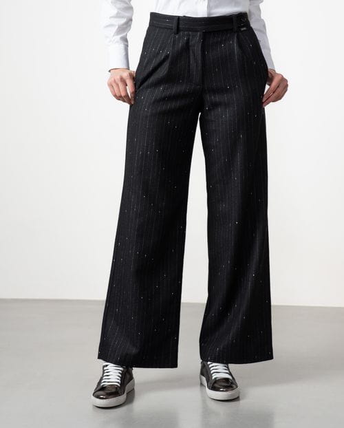 Men's tailored trousers with pleats made in wool fabric with pinstripe pattern