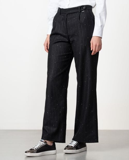 Men's tailored trousers with pleats made in wool fabric with pinstripe pattern
