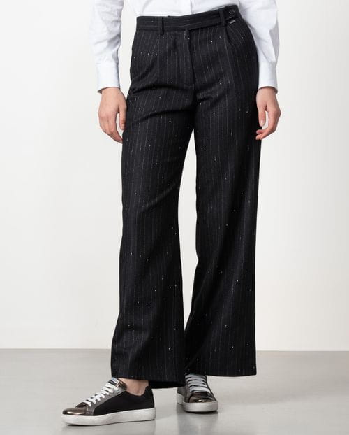 Men's tailored trousers with pleats made in wool fabric with pinstripe pattern