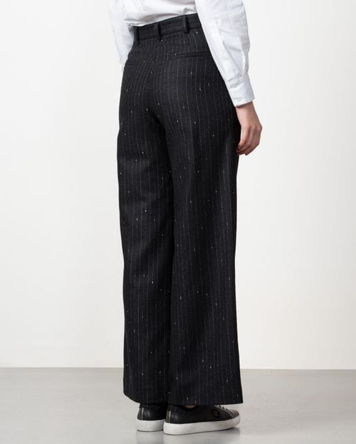Men's tailored trousers with pleats made in wool fabric with pinstripe pattern