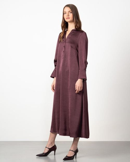 Vestido midi de manga larga y escote redondo en tejido satinado