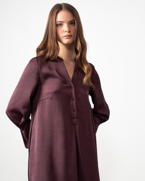 Vestido midi de manga larga y escote redondo en tejido satinado