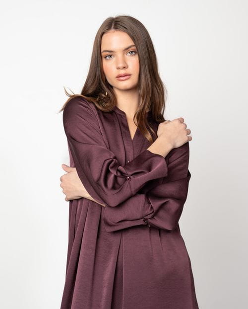 Midi long dress with round neckline in satin fabric