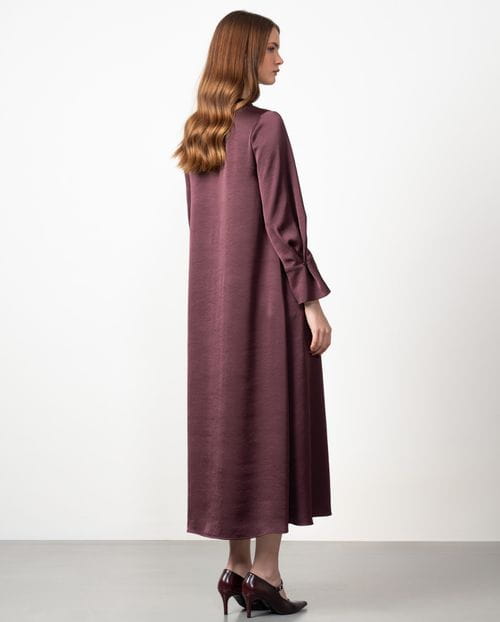 Midi long dress with round neckline in satin fabric