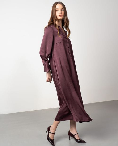 Midi long dress with round neckline in satin fabric