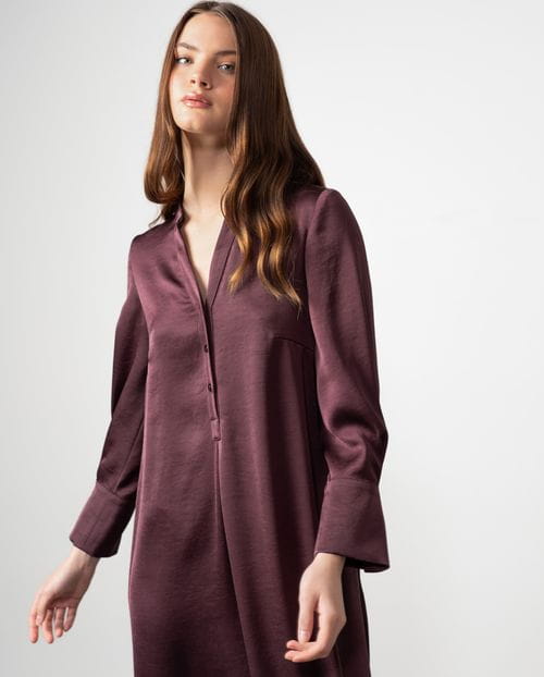 Vestido midi de manga larga y escote redondo en tejido satinado