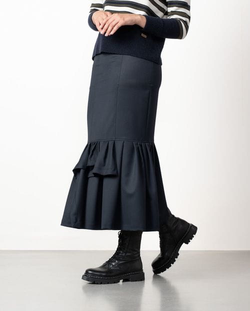 Falda midi entallada con volantes en lana fría