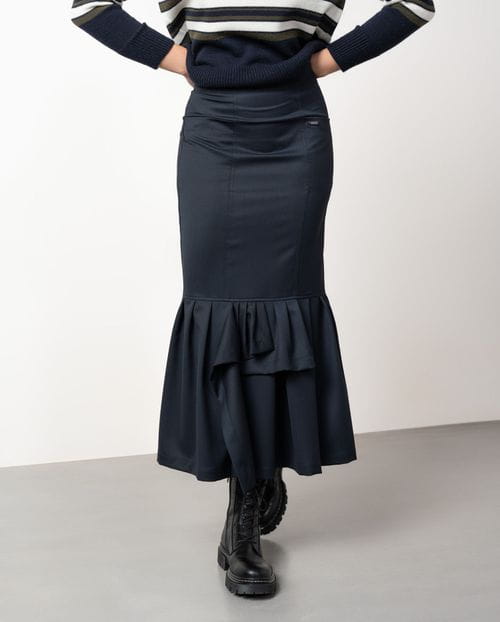 Falda midi entallada con volantes en lana fría