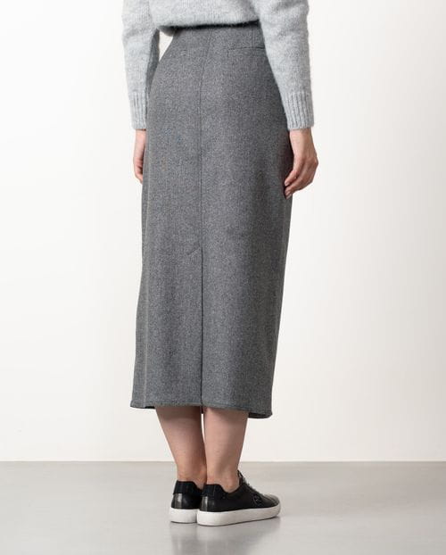 Straight midi skirt with patch pockets and front vent  made from cheviot wool fabric