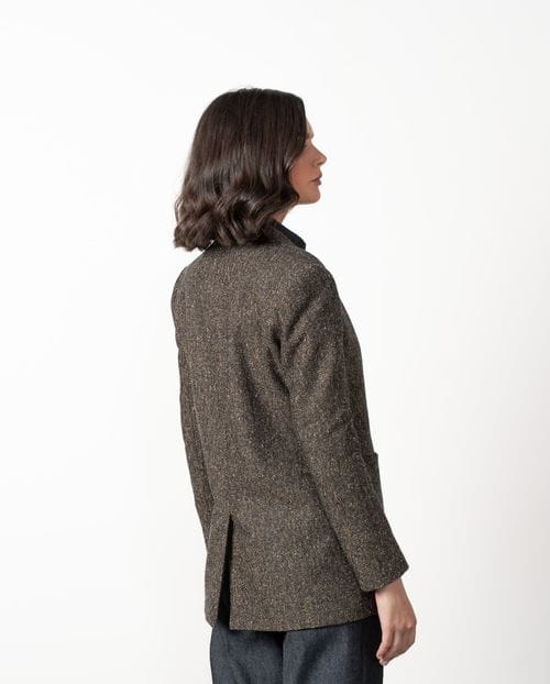 Chaqueta larga cruzada con dos botones en cheviot de lana