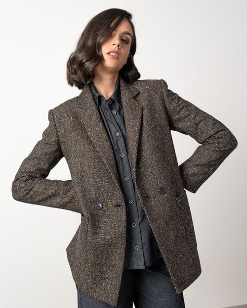 Chaqueta larga cruzada con dos botones en cheviot de lana