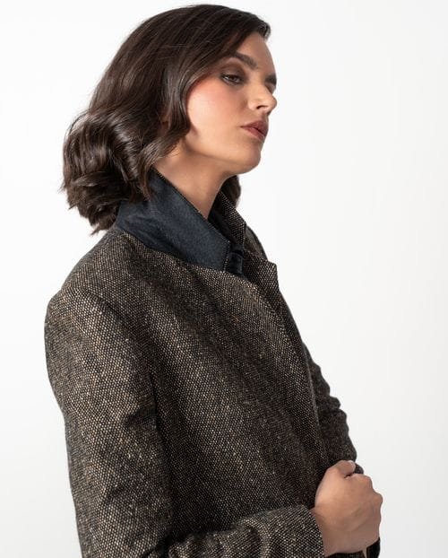 Chaqueta larga cruzada con dos botones en cheviot de lana