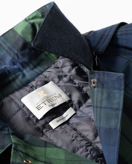 <p>Parka acolchada en algodón encerado de cuadros</p>