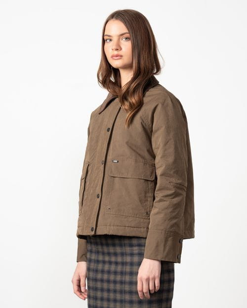 <p>Cropped quilted parka made from velvet touch water-repellent cotton fabric</p>