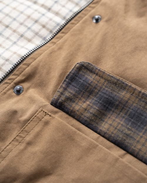 <p>Cropped quilted parka made from velvet touch water-repellent cotton fabric</p>