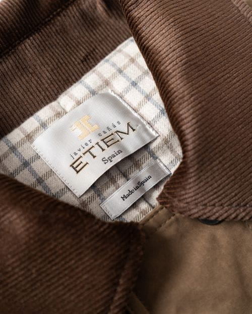 <p>Cropped quilted parka made from velvet touch water-repellent cotton fabric</p>