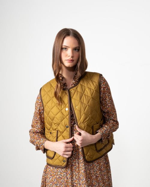 Chaleco envivado de acolchado fino en tejido repelente al agua