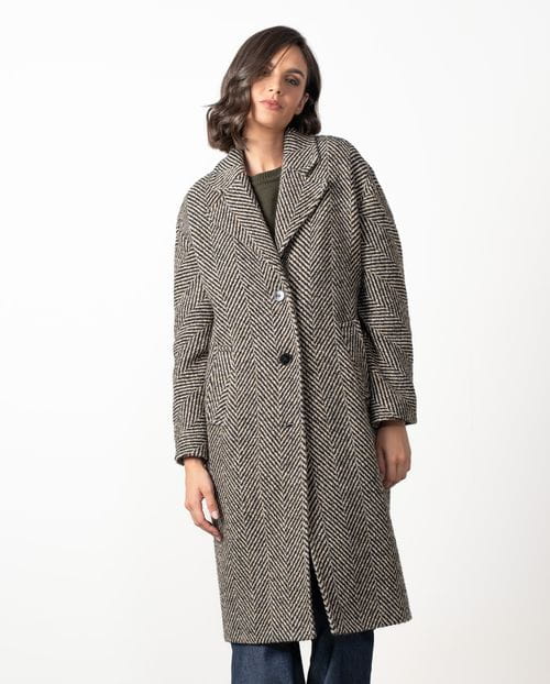 Abrigo de manga caída en espiga de lana rústica