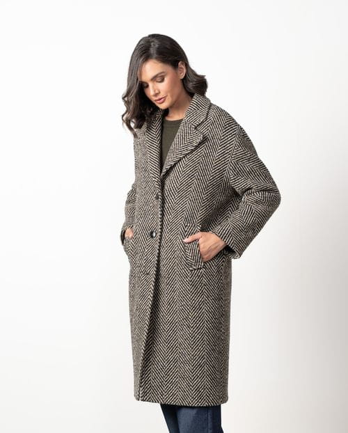 Abrigo de manga caída en espiga de lana rústica