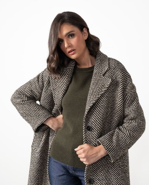 Abrigo de manga caída en espiga de lana rústica