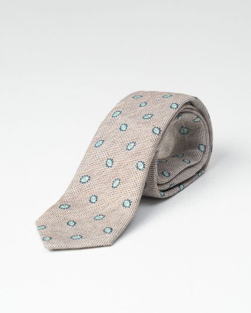 Corbata rústica con estampado de florecitas