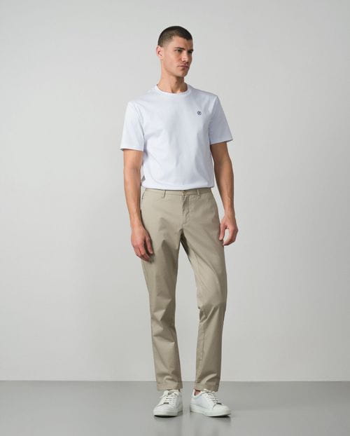 <p>Pantalón <em>sport extra slim</em> en <em>twill</em> de algodón elástico</p>